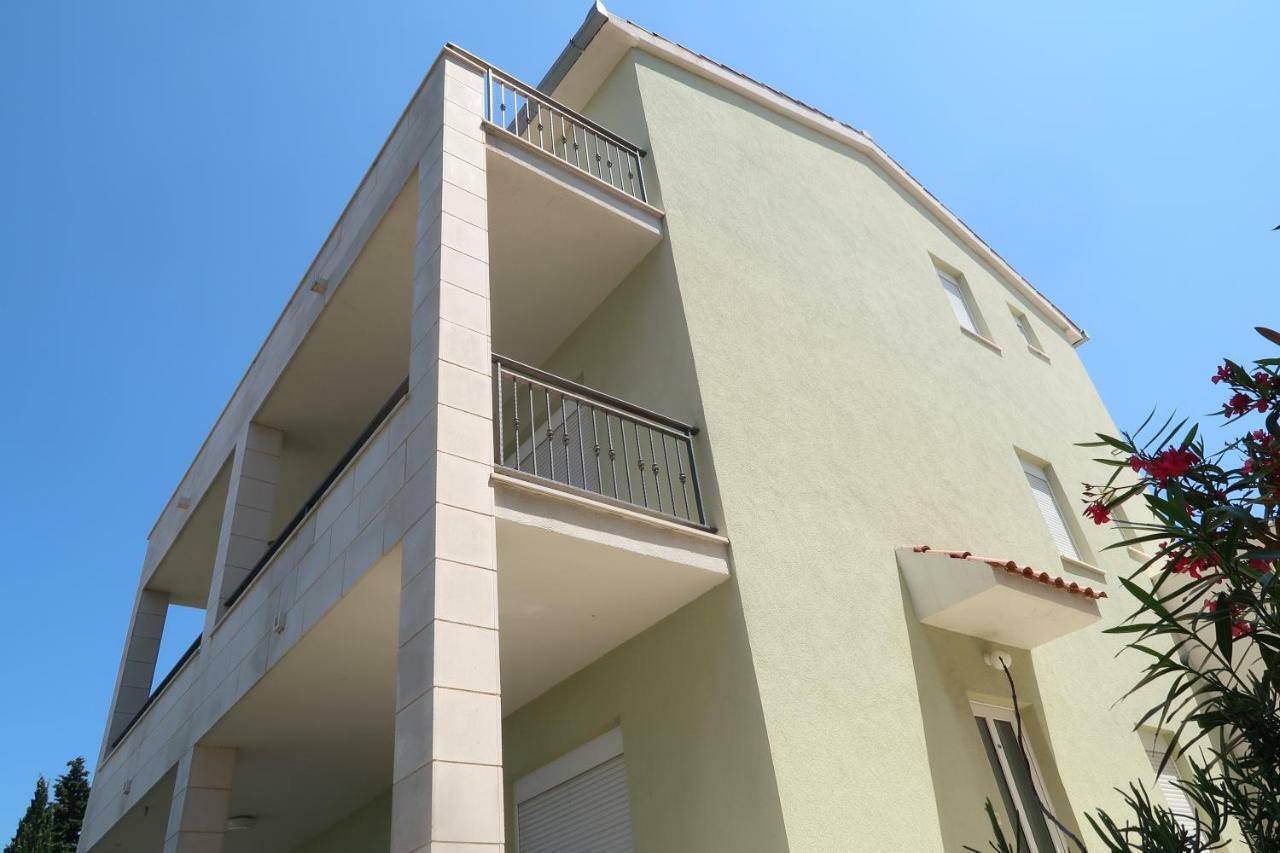 Apartments Maras Primosten Bagian luar foto