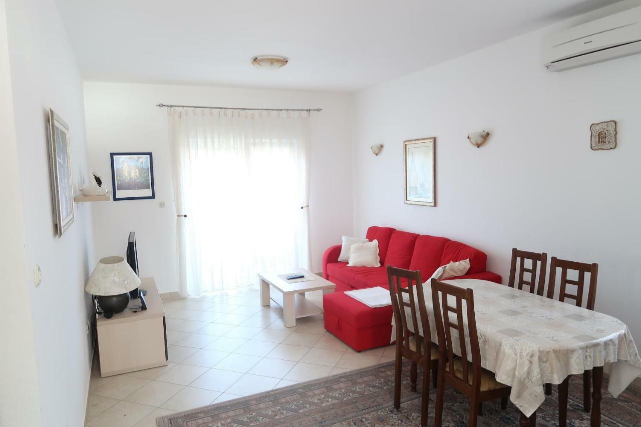 Apartments Maras Primosten Bagian luar foto