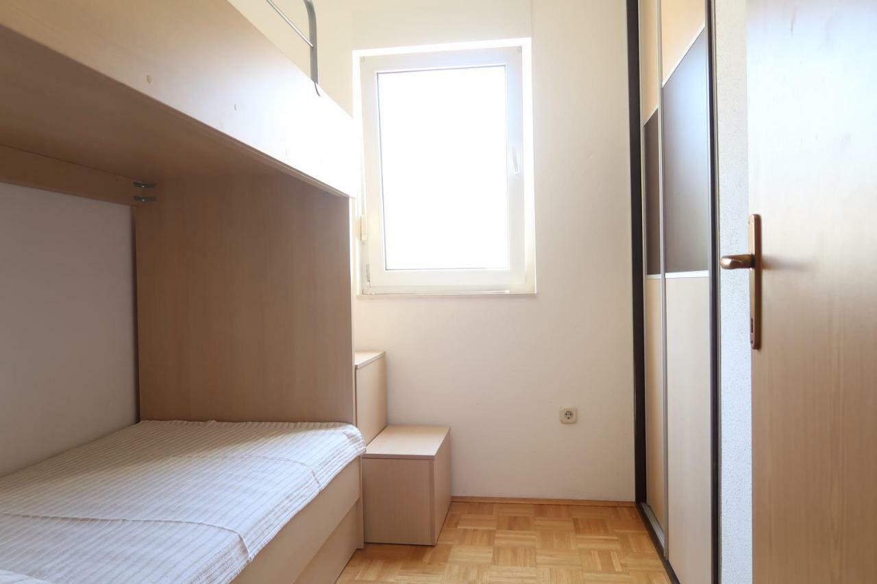 Apartments Maras Primosten Bagian luar foto