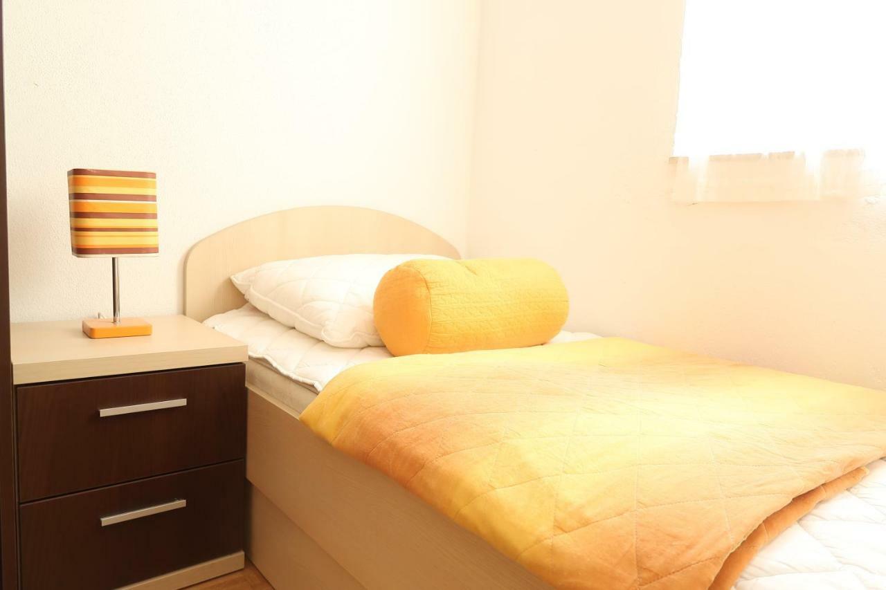 Apartments Maras Primosten Bagian luar foto
