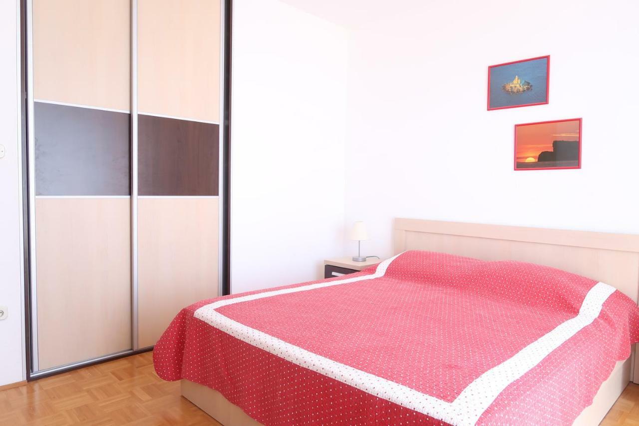 Apartments Maras Primosten Bagian luar foto