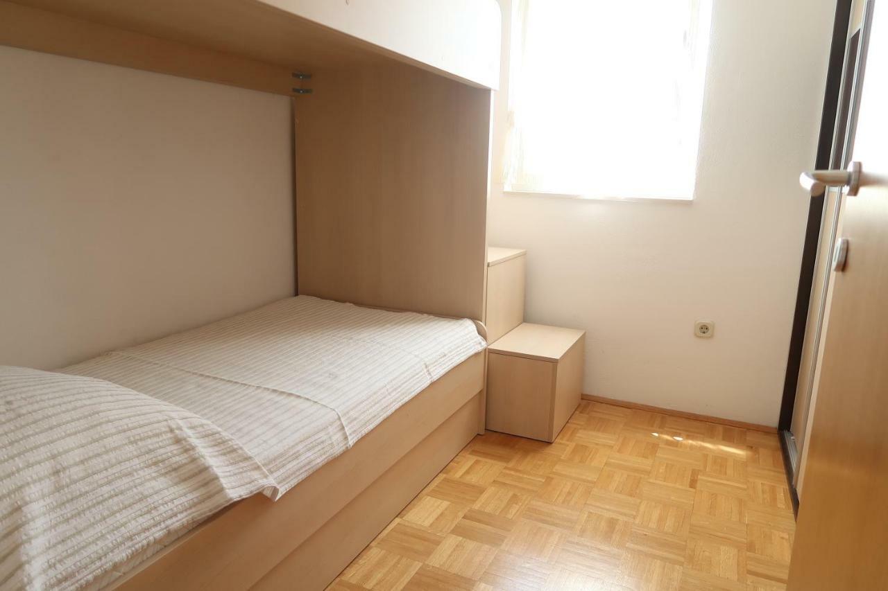 Apartments Maras Primosten Bagian luar foto